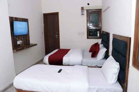 호텔 구쉬, 뉴 델리 철도역