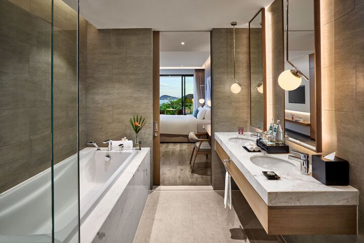 room detail thumbnail 2