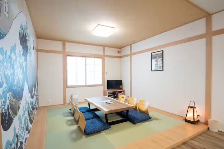 room detail thumbnail 1