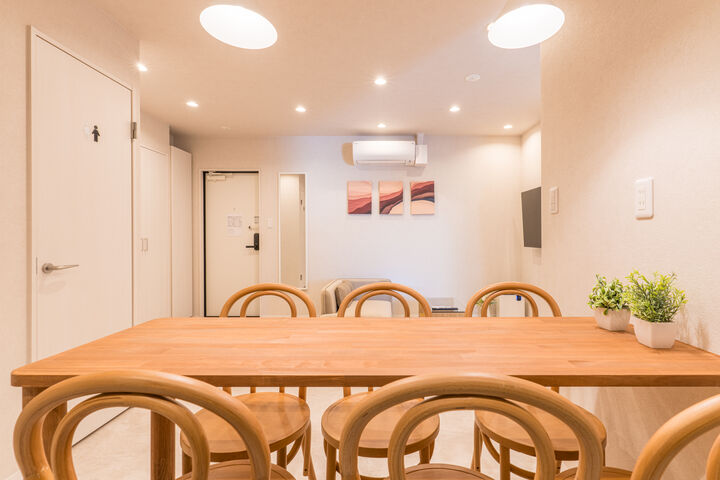 room detail thumbnail 2