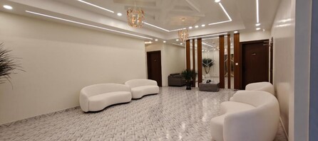 Royal Grand Hotel & Suites Rooms 
