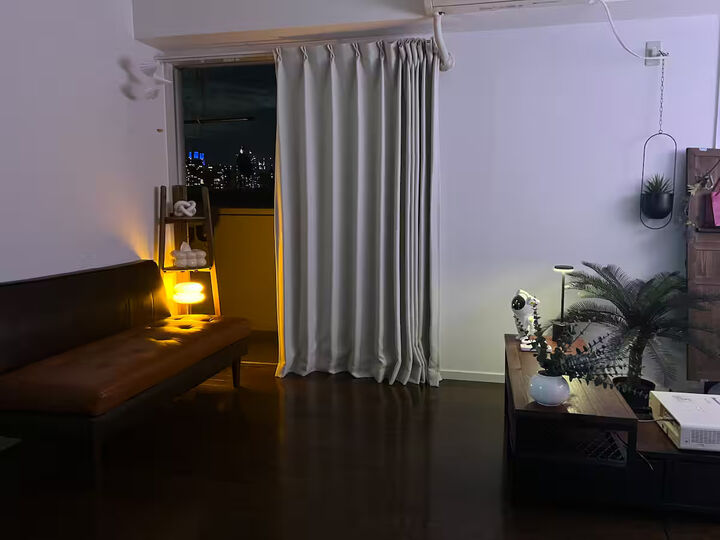 room detail thumbnail 2