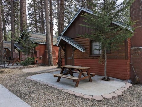 Three Pines Cabins Lodge