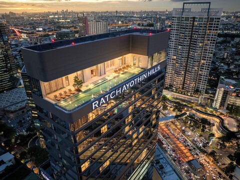 더 쿼터 라차요틴 바이 UHG