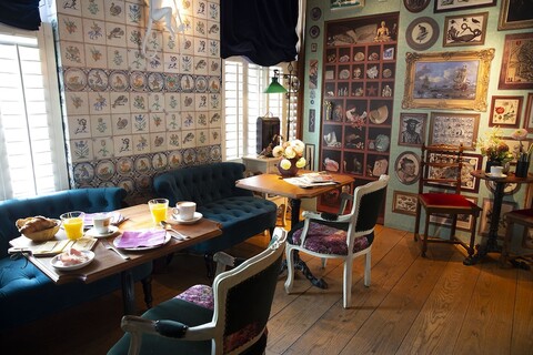 로잘리아의 메나제리 인업스테어스