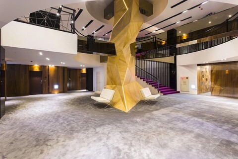 더 트리 하우스