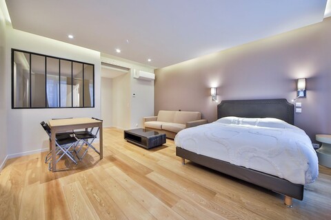 블루 나이츠 아파트먼트 108