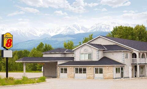 Super 8 by Wyndham Golden