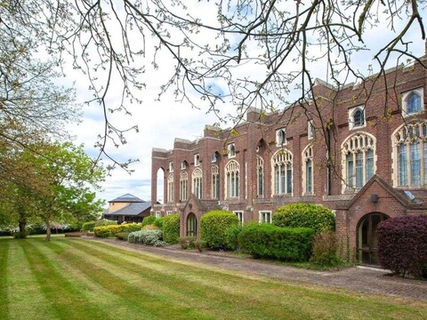 London Chigwell Prince Regent BW Signature