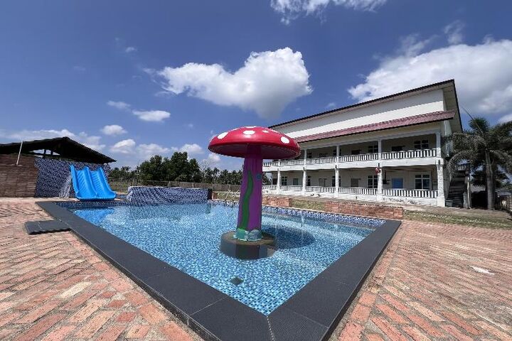 Saujana Villa Cherok Paloh, Kuantan Beach by ZUZU-i