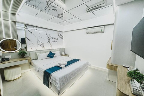 Ngoc San San Hotel By Zuzu