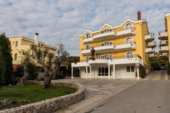 Crnogorska Kuca Hotel  Podgorica-i