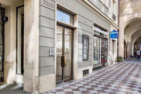 Louren - The Bridge Inn