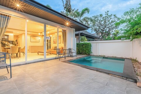 Palm Oasis Pool Villa by Pattaya Holiday