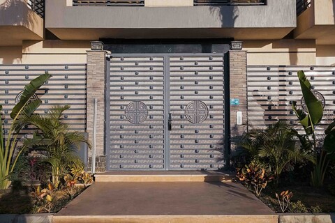 AUC 근처 버드 네스트