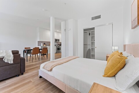 스타일리시한 LA 스튜디오, 프라임 위치