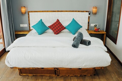 바이 더 셰이드