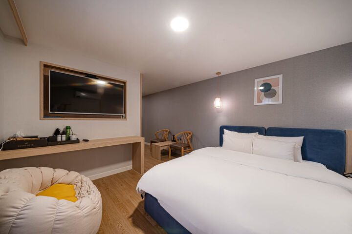 room detail thumbnail 0