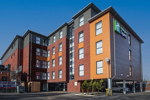 홀리데이 인 익스프레스 플리트, IHG