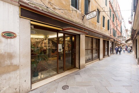 호텔 앰배서더 트레 로제