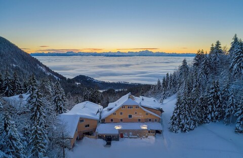 샬레 오텔 라 메나 레스토랑 & 리조트