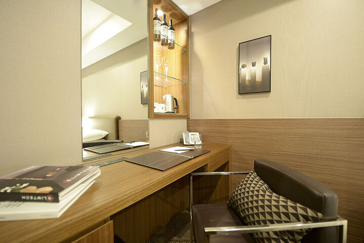 room detail thumbnail 2