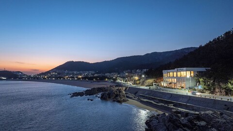 칭다오우셔 위젠 하이징 지우디엔