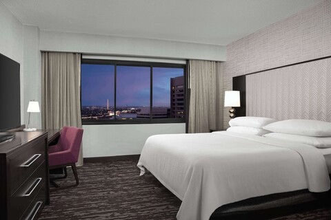 엠버시 스위트 바이 힐튼 크리스털 시티 내셔널 에어포트