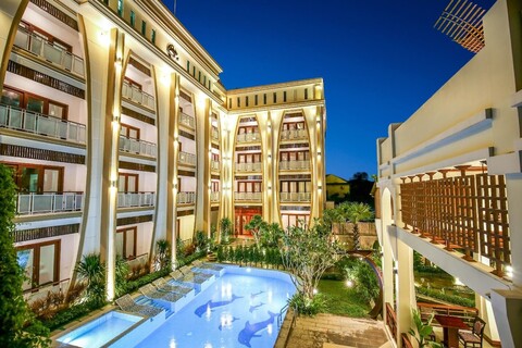 더 나이트 호텔