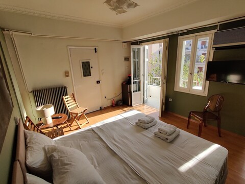 활기찬 엑사르체이아의 아늑한 1 베드룸 아파트먼트, 발코니 있음