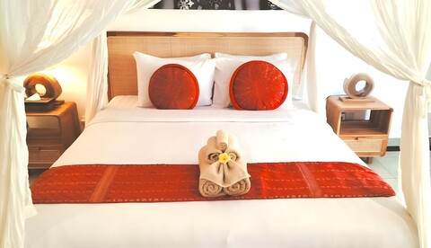 빌라 판다 스미냑, KU DE TA 옆