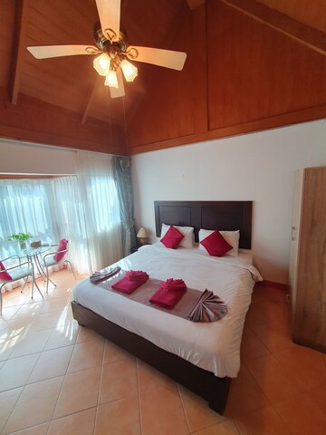 아쿠아리스 게이 게스트하우스 & 사우나