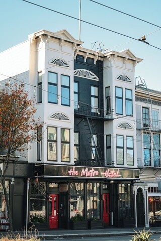 더 메트로 호텔