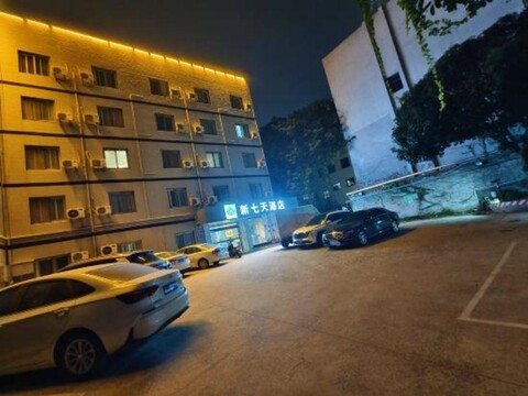 New Seven Days Hotel (Jiaxing Yuehe Historical Street Branch)