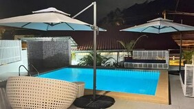 Elephant Sports Bar and Accommodation