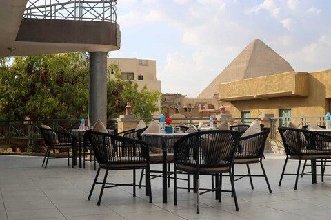 피라미드 선 라이트 뷰 인