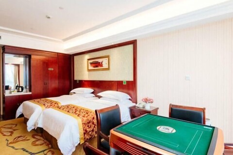 Vienna Hotel (Shanghai Wild Animal Park Metro Station)