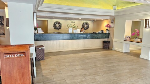 팜스 앳 와이키키 바이 트로피컬 이스케이프스