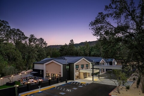 오크허스트 요세미티의 이넬, 트리뷰트 포트폴리오 호텔