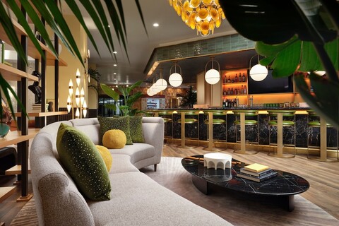 버튼 하우스, 비버리 힐즈, 어 트리뷰트 포트폴리오 호텔