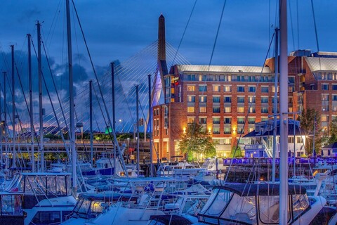 레지던스 인 바이 메리어트 보스턴 하버 온 튜더 와프