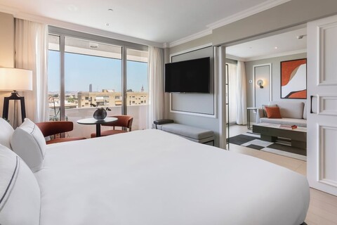 더 레벨 앳 멜리아 세빌라