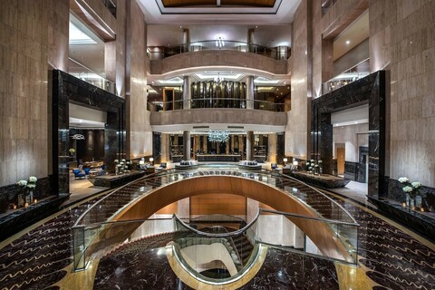 리츠칼튼 자카르타, 메가 쿠닌간