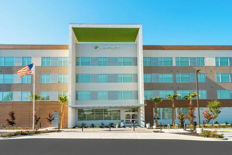 엘레먼트 새크라멘토 공항