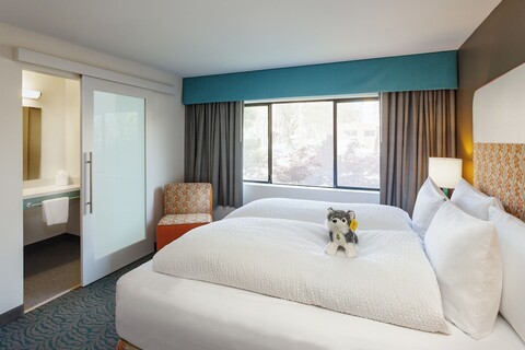 스테이파인애플, 유니버시티 인, 유니버시티 디스트릭트 시애틀