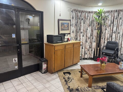 베스트 스타 인, 몬테벨로 로스앤젤레스