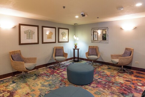 마린 서프 바이 트로피컬 이스케이프스 리얼티