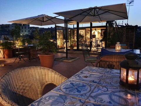 더 스페니쉬 팰리스 스위트, 룸, 아파트먼트 & 테라스