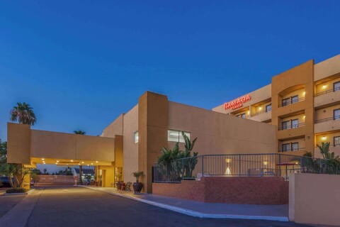 라마다 플라자 바이 윈덤 가든 그로브/애너하임 사우스