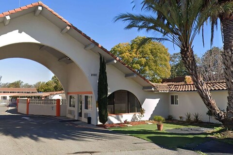 완담 샌 호세 에어포트의 슈퍼 8